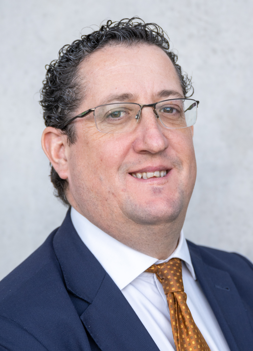 A person in a suit and tie
AI-generated content may be incorrect.